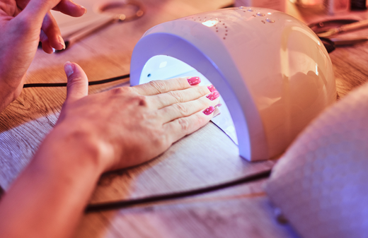 Comparing Gel Polish and Regular Nail Polish for Press-On Nails: Which One Lasts Longer
