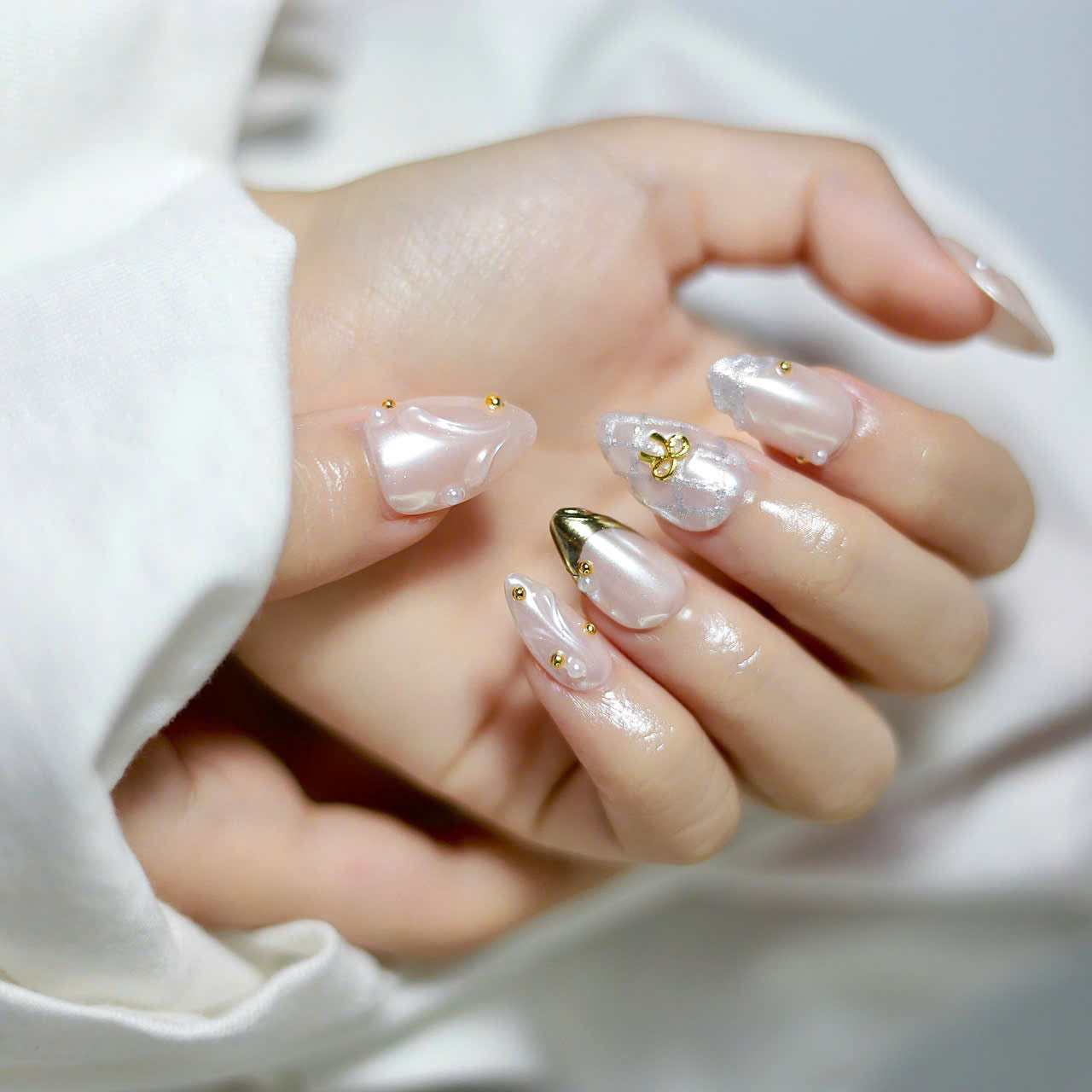Pearly Gold Bow 4