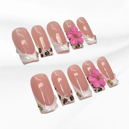 Leopard Chic Touch Handmade leopard print nails in glossy finish



 